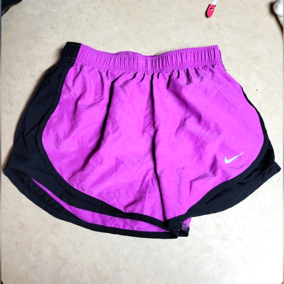 🛒🛍️💥Very gently used women Nike small dri fit performance shorts - Picture 1 of 6